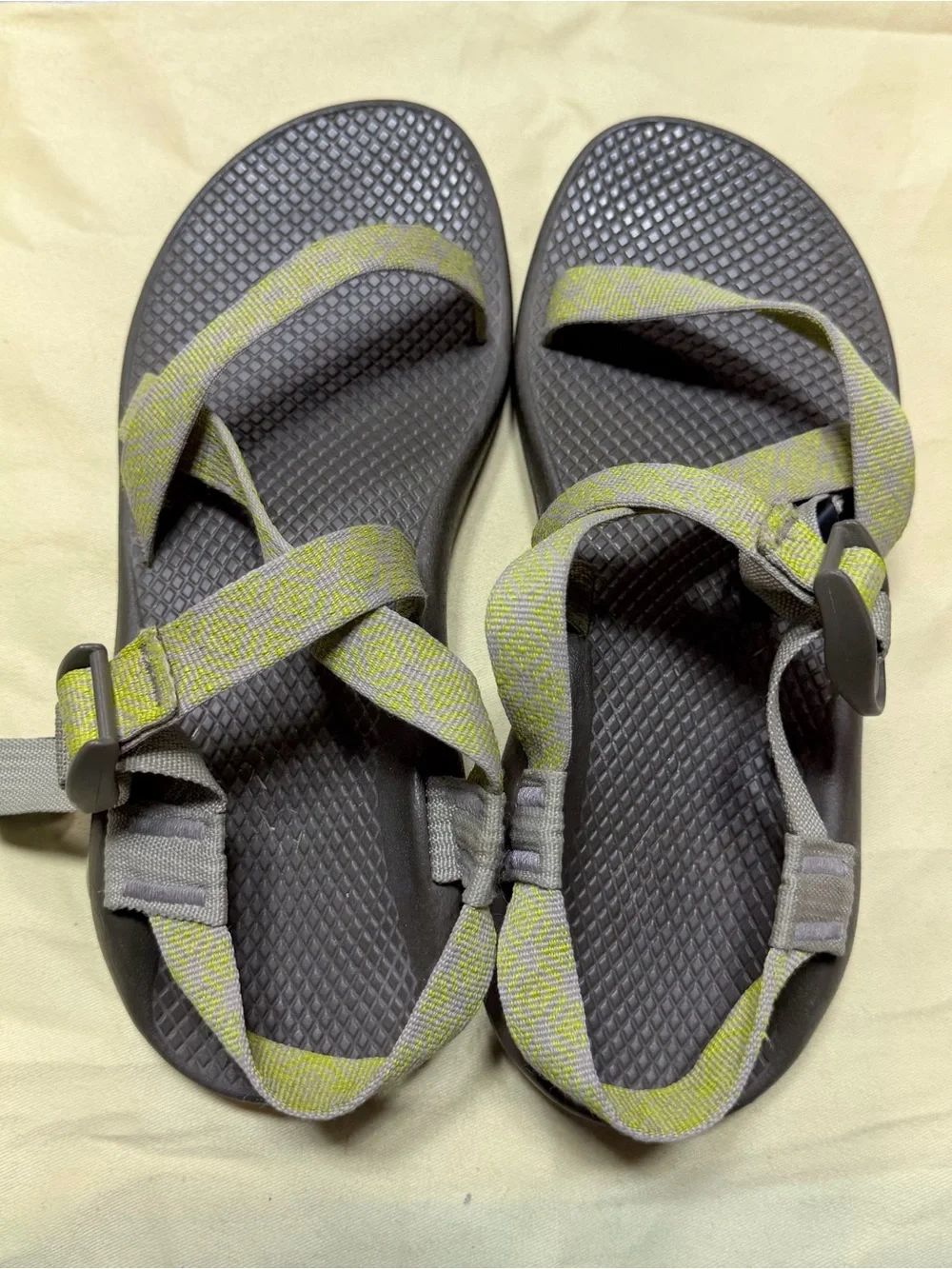 Chaco Z/Cloud 2 Women’s sz 9 Toe Loop Sandals